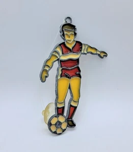 Vintage rot weiß Fußballspieler Glas Fenster Ornament Sonnenfänger Sport - Bild 1 von 2