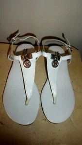 MICHAEL KORS Womens White Patent Leather Logo Blk/Wh Thong Sandals Shoes Size 4  - Picture 1 of 7