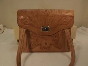 TOOLED LEATHER FLORAL/WESTERN/BOHO VINTAGE SM. CLASP @1964 LOVED & SWEET, Brn. - Bild 1 von 11
