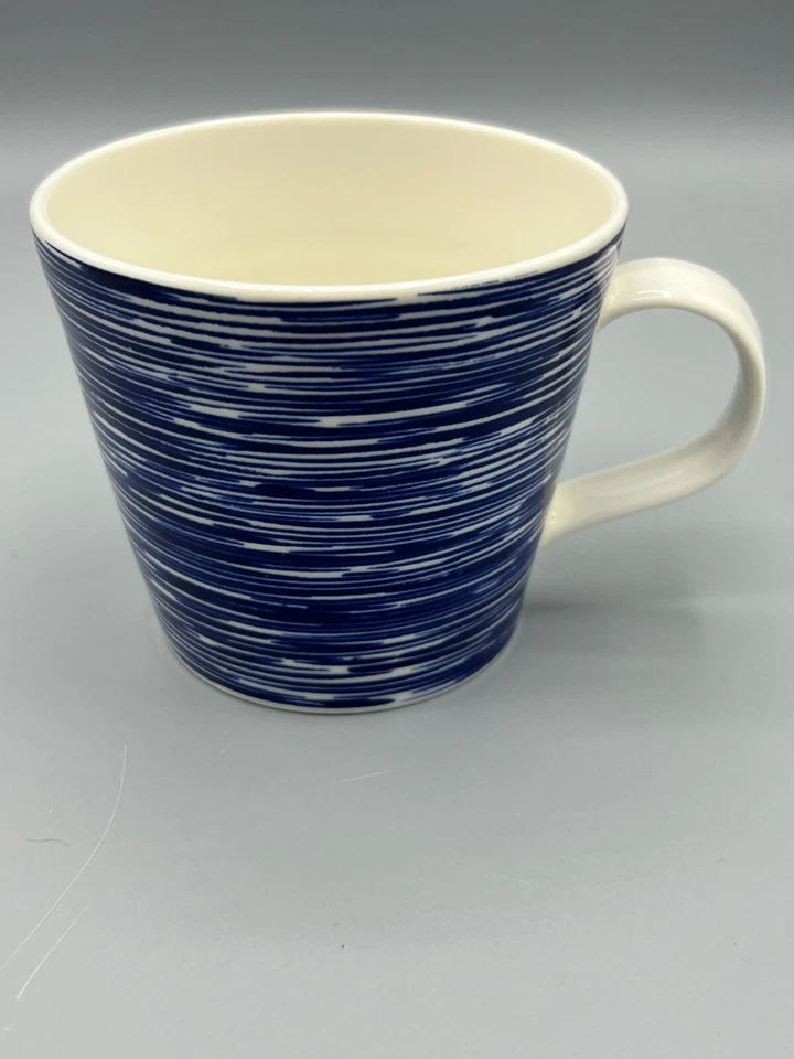 Taza de té de café Royal Doulton Pacific azul a rayas, 3 1/4" de alto, 4" de diámetro Foto 1 de 4