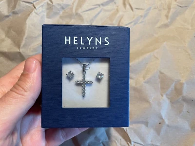 (NUOVO) Collana con orecchini e ciondolo a forma di croce, in scatola regalo - Immagine 1 di 2