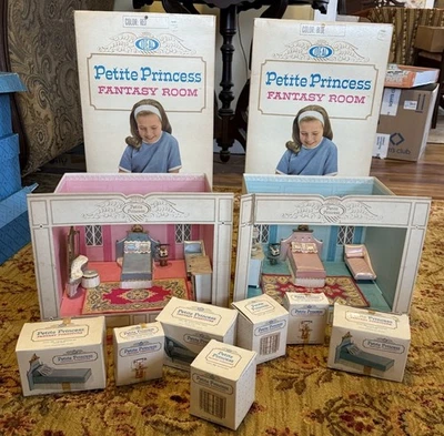 LOTE DE 2 CAJAS DE CARTÓN VINTAGE IDEALES PETITE PRINCESS CON MUEBLES DE JUGUETE DE DORMITORIO Foto 1 de 4
