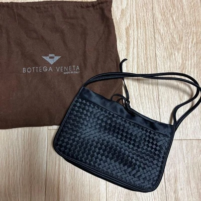 Auténtico bolso de mano BOTTEGA VENETA banda satinada negro para mujer con bolsa antipolvo Foto 1 de 4