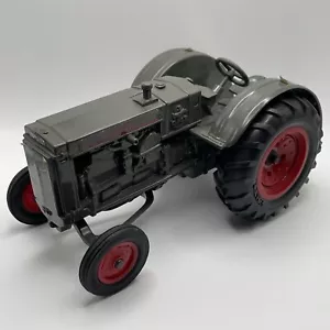 Vintage 1992 Ertl CASE “L” Tractor 1/16th Scale Steel Die-Cast Farm Toy Gray VGC - Picture 1 of 7