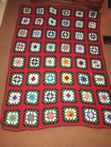 NEW HAND MADE RED BLACK GREEN Multi-Color GRANNY SQUARES AFGHAN (lot#164) - Bild 1 von 2