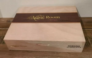 Sala de envejecimiento vacía Habano Caja de cigarros de madera 9" x 6 7/8" x 2" - Imagen 1 de 9