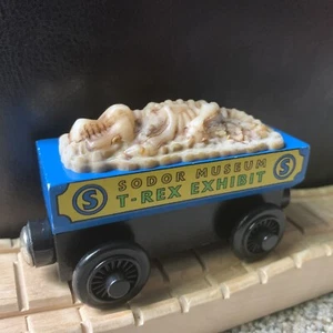 Exposición FOSSIL CAR T-Rex - Thomas the Train Wooden Railway - Sodor Museum T 2 - Imagen 1 de 5