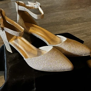 Damenschuhe Abschlussball Party Knöchelriemen spitz zulaufend niedriger klobiger Absatz elegante Schuhe 11 - Bild 1 von 10