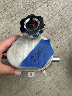 Conjunto de cilindro maestro de freno Ford Mustang 2015-2017 techo cromado de fábrica Foto 1 de 2