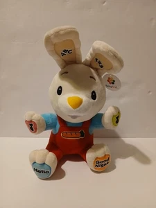 Peluche con etiqueta BabyFirst TV Harry the Bunny interactivo para cantar parlante - Imagen 1 de 6