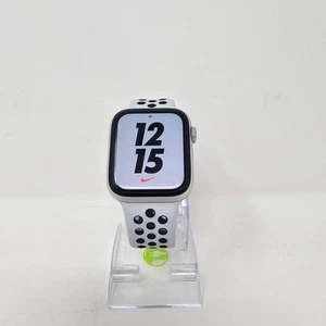 Nur GPS Apple Watch Series 5 44MM Silber Aluminium Weiß Nike Sportarmband - Bild 1 von 6