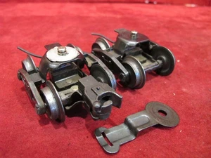 LIONEL POSTWAR  PAIR tender  trucks with draw bar  ````````lot13 - Picture 1 of 9