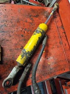 Cub Cadet Powersteering Cylinder 1872 2072 1572 1772 2182 1782 2284 2084 1864... - Picture 1 of 2