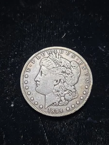 Dólar de plata Morgan 1894-S en estado bastante bueno sin certificación  - Imagen 1 de 2