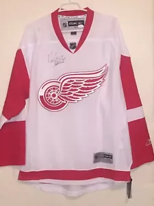 Detroit Red Wings Nicklas Lidstrom SIGNED White Red Wings JERSEY JSA COA - Picture 1 of 10
