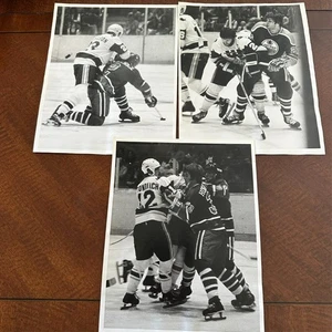 Vintage 1970s–80s Edmonton Oilers vs Hartford Whalers AHL/NHL Hockey Fight Photo - Picture 1 of 2