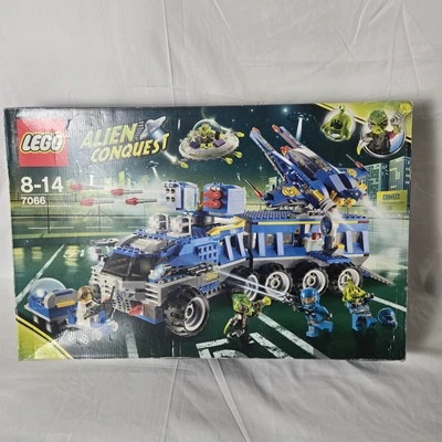 NEW Lego Alien Conquest EARTH DEFENSE HQ Set 7066 Alien Clinger Trooper Minifigs - image 1 of 4