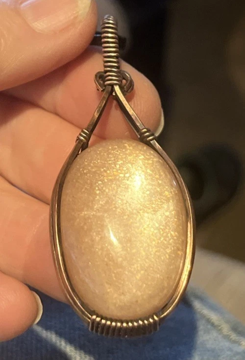 Piedra lunar melocotón ~ Colgante hecho a mano envuelto en alambre de cobre 9g Foto 1 de 4