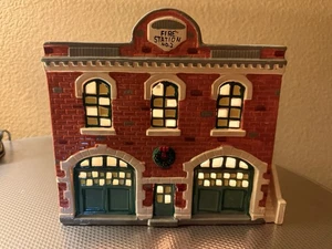 Estación de Bomberos Snow Village Dept 56 De colección No. 2 1987 Edificio Iluminado Navidad - Imagen 1 de 11