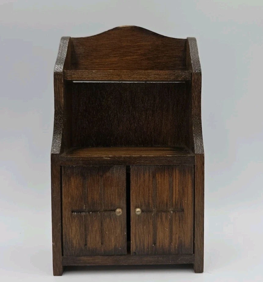 Armario miniatura para casa de muñecas Concord Drake's Stain de colección leer Foto 1 de 4