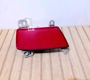 2009-2012 Kia Borrego Passenger (RH) Rear Reflector In Bumper Cover Normal Wear - Picture 1 of 12