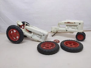 1/16 Product Miniatures Farmall M White Demonstrator Tractor - Picture 1 of 4