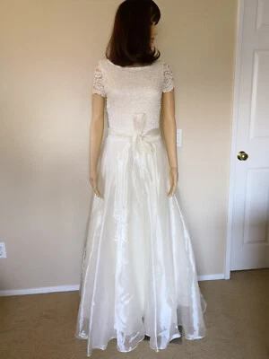 Romantic Creme White Lace Satin Wedding Full Length Dress Sz S  Classic Elegance - Image 1 of 4