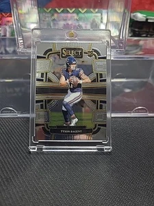 Troquelados Panini Select #18 Tyson Bagent Prizms verde y amarillo 2023 - Imagen 1 de 3