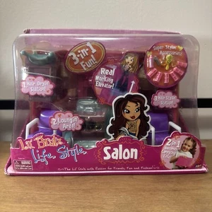 Lil Bratz Salon Accessori Capelli Ascensore Funzionante NUOVO IN CONFEZIONE - Foto 1 di 7
