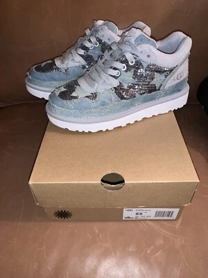 NUEVO EN CAJA UGG Zapatilla Deportiva Highland Lentejuelas Para Mujer, Gris Violeta Lentejuelas Estrellas - Talla 5 Foto 1 de 4