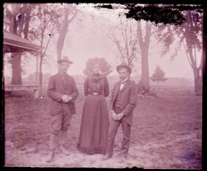 LATE 1800s or EARLY 1900s GLASS NEGATIVE, TWO MEN AND ONE WOMAN - Picture 1 of 2