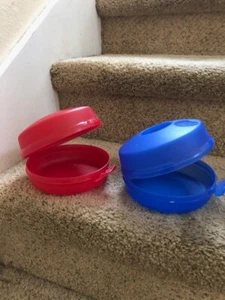 Pair of TUPPERWARE Round Sandwich Bagel Hamburger Keeper One Red One Blue - Picture 1 of 1