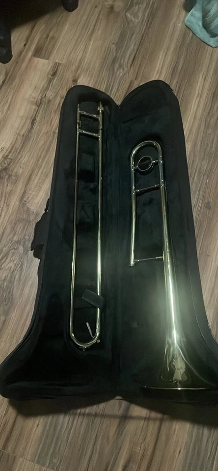 MENDINI DE CECILIO J18100558 TROMBÓN SIN USAR, EN CAJA-L CON ESTUCHE Foto 1 de 1