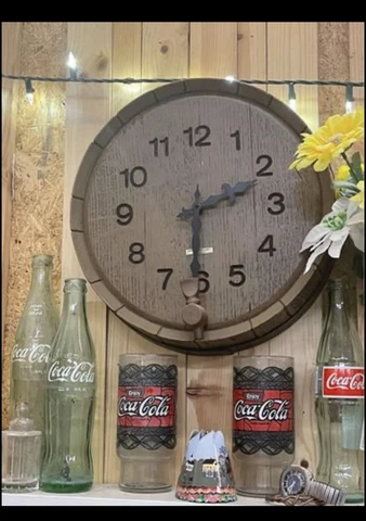 Vintage Barrell clock Bar Clock Man Cave decor Brown "New like used" retro keg Cover