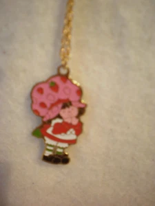 Strawberry Shortcake Pendant 1980 w/ 16" chain ,charm 1" MIP - Picture 1 of 5