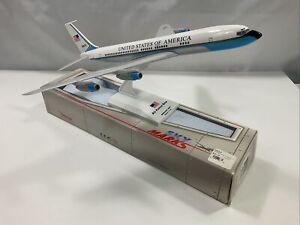 SkyMarks 312 Air Force One Boeing 707 VC-137  1/150 Scale Model 86970