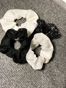 pack of 4 textured scrunchies black, 2 white and navy with gold colors - Picture 1 of 5