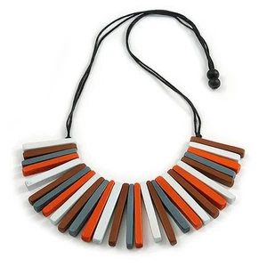 Collana con frange di perle in legno arancione/bianco/grigio/marrone Statement con cotone nero - Foto 1 di 6