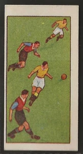 CLEVEDON-HINTS ON ASSOCIATION FOOTBALL 1961-#26- MANCHESTER CITY - QUALITY CARD! - Picture 1 of 2