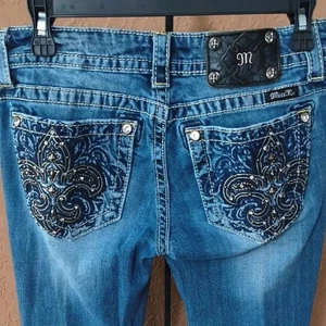 Pantalones de mezclilla Miss Me para mujer talla 28 Signature Boot azul bolsillos adornados - Imagen 1 de 10