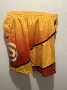 NBA Mitchell And Ness XL Atlanta Hawks Fadeaway 1986 Basketball Shorts - Picture 1 of 3