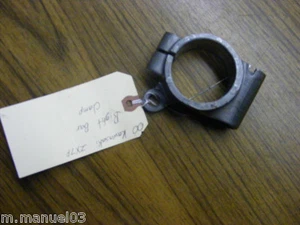 00 KAWASAKI ZX7 P ZX750P ZX750 P ZX 750P RIGHT HANDLE BAR CLAMP - Picture 1 of 1
