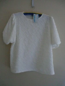 Top NEW Valley girl Cream Size L. - Picture 1 of 3