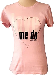 BEATLES ~LOVE ME DO~ Camiseta Gráfica Rosa Junior - Talla: MEDIANA - Imagen 1 de 4