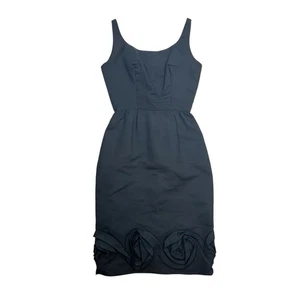 Vestido negro pequeño vintage de los años 50 vestido movedizo con detalles de flores dobladillo sin mangas - Imagen 1 de 12