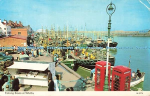 R682173 Fischerboote in Whitby. E. T. W. Dennis and Sons Ltd. Photocolour. 1970 - Bild 1 von 4