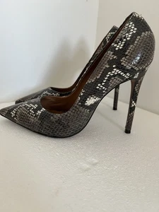 Women's High Heel Signature Forever Comfort Size 6 Snake Skin Pattern Worn Once - Picture 1 of 8