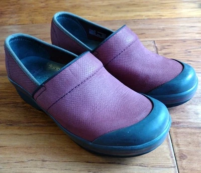 Zuecos sin cordones de cuero borgoña Dansko zapatos cómodos para mujer 38 (talla EE. UU.) Foto 1 de 4