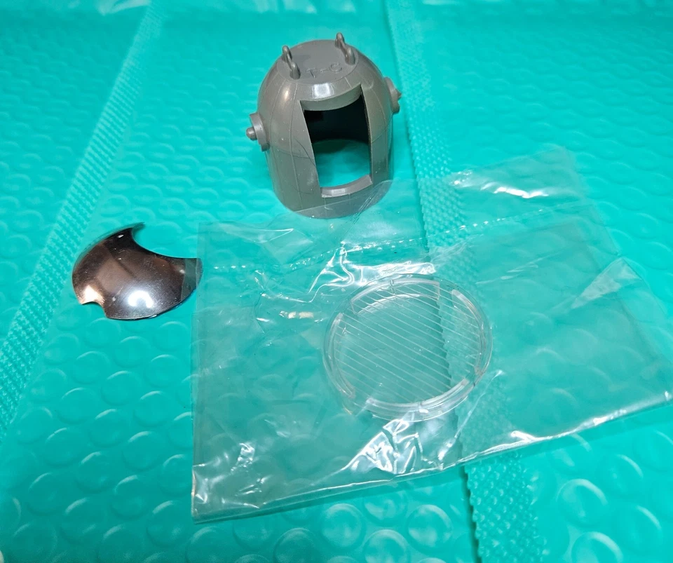 LIONEL 3520 SEARCHLIGHT CAR HOUSING REFLECTOR & LENS NEW MFG IN USA 3520 & 3620 - Image 1 of 1