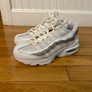 Nike Unisex Kids White 310830015 Low Top Lace Up Athletic Sneaker Shoes Sz 3.5Y - Picture 1 of 6